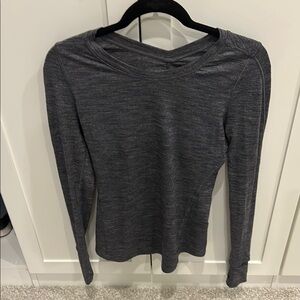 Gray Long Sleeve Lulu top. Great condition. Size 6. Thumb holes